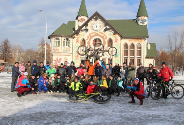 Депутаты приняли участие в велопрогулке в честь Всемирного дня борьбы с инсультом