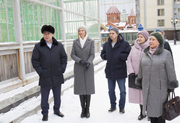 Председатель и депутаты посетили ледовые катки 