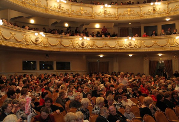 Поздравление Союза женщин в Театре оперы и балета