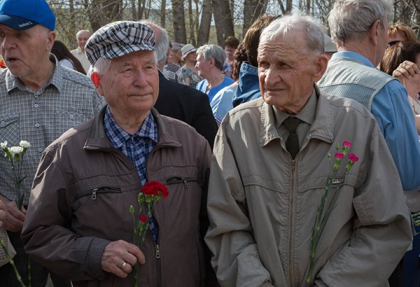 Председатель и депутаты лично поздравили ветеранов с Днем Победы